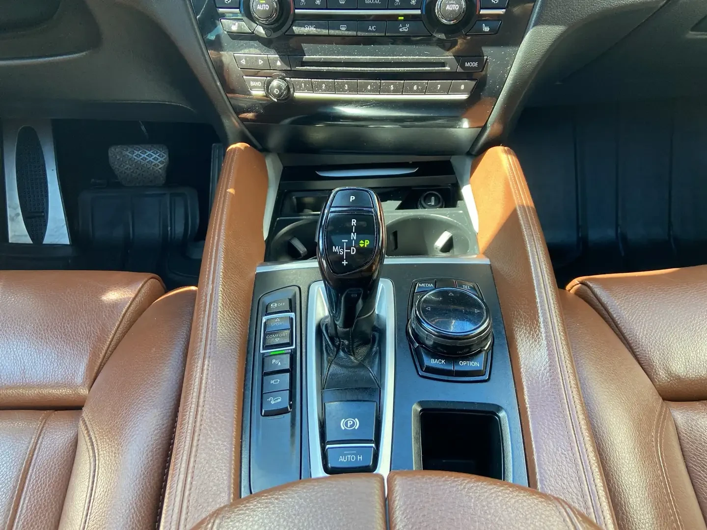 BMW X6 M* SPORT* HARMON* KARDON* ДИГИТАЛНО* ТАБЛО* LANE* , снимка 12 - Автомобили и джипове - 54942354