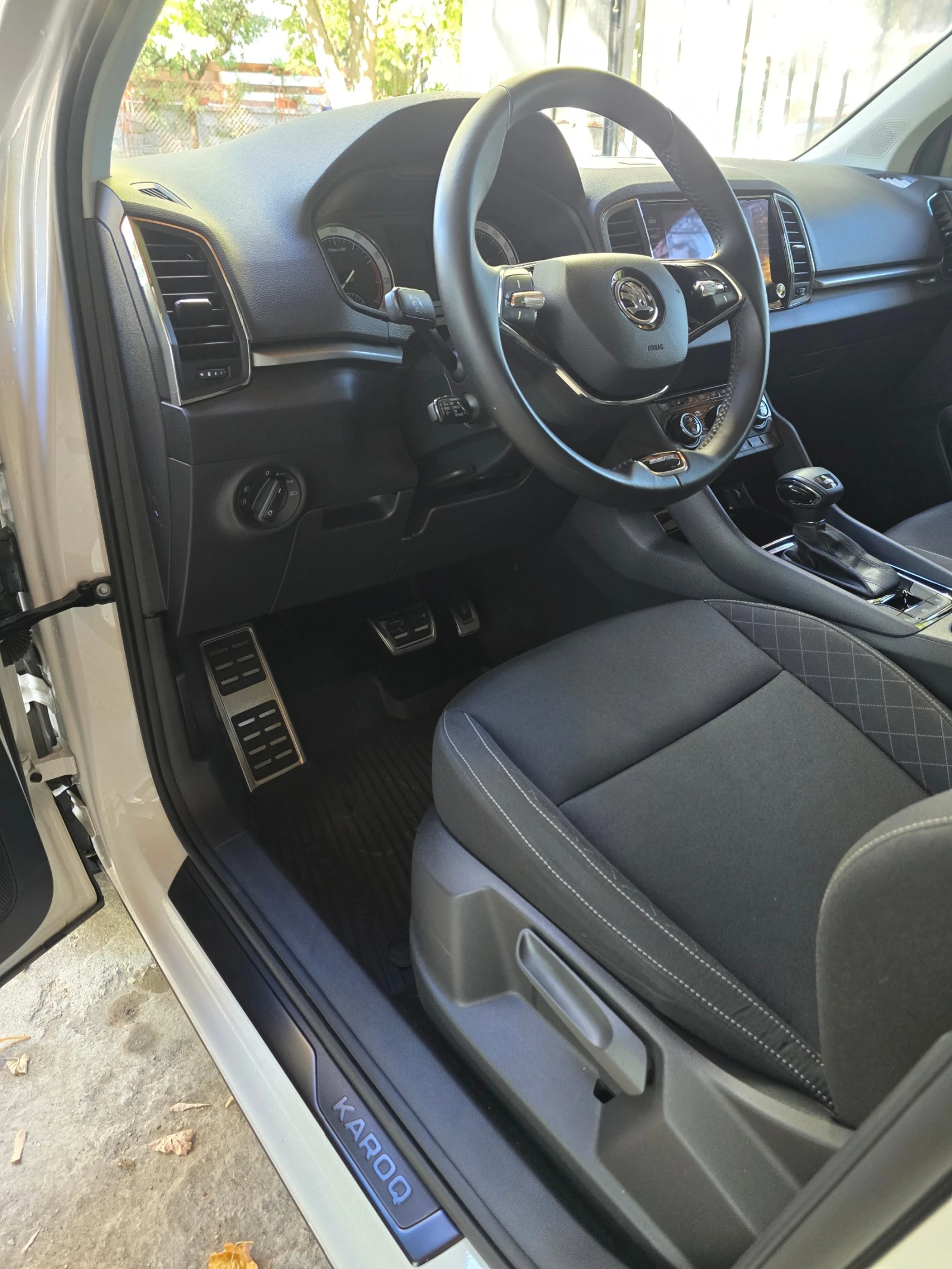 Skoda Karoq 1.5 TSI DSG, снимка 8 - Автомобили и джипове - 56336834