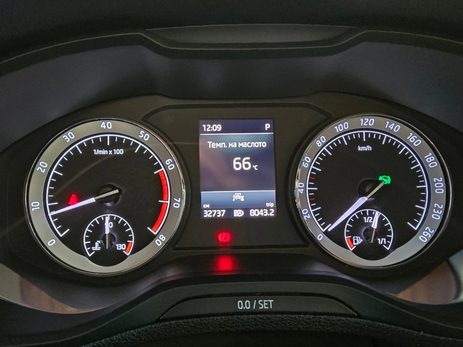 Skoda Karoq 1.5 TSI DSG, снимка 13 - Автомобили и джипове - 56336834