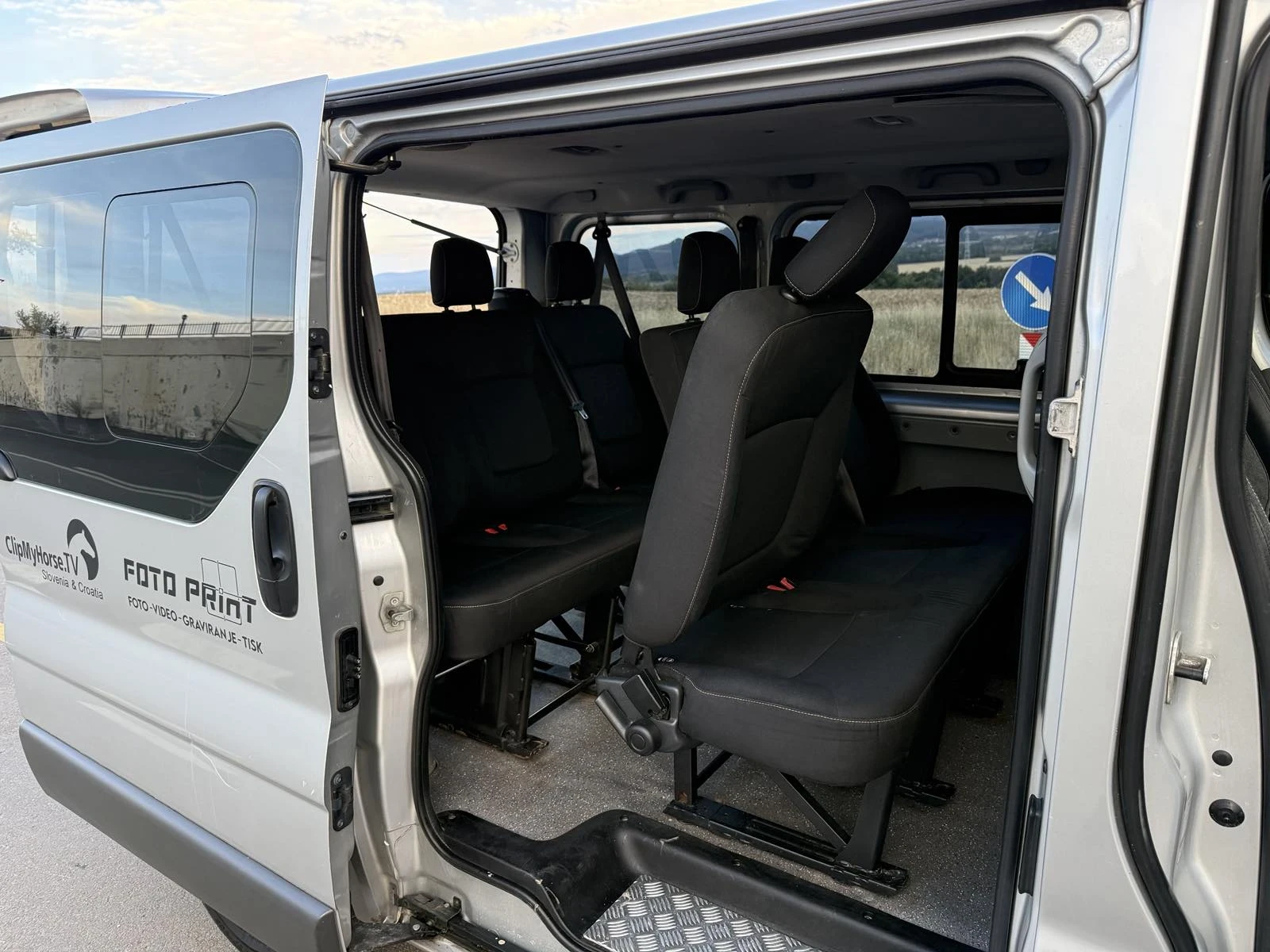Opel Vivaro 1.9CDTI, снимка 11 - Бусове и автобуси - 55226412