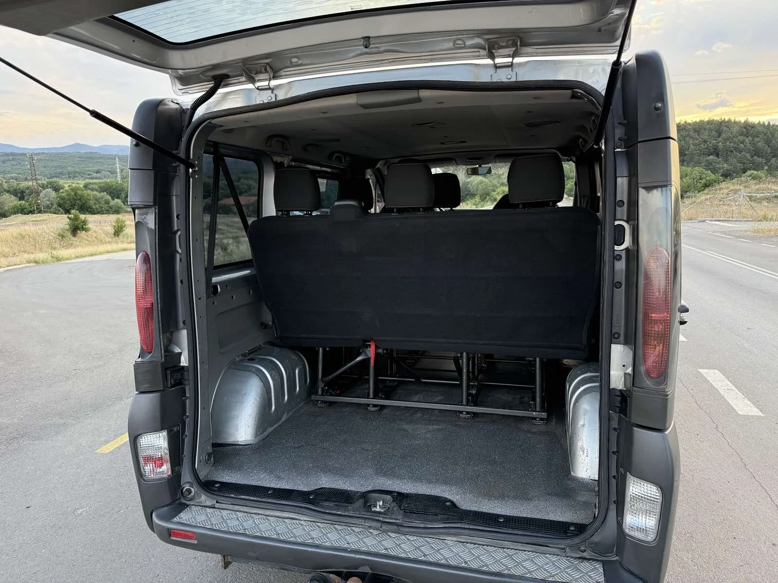 Opel Vivaro 1.9CDTI, снимка 13 - Бусове и автобуси - 55226412