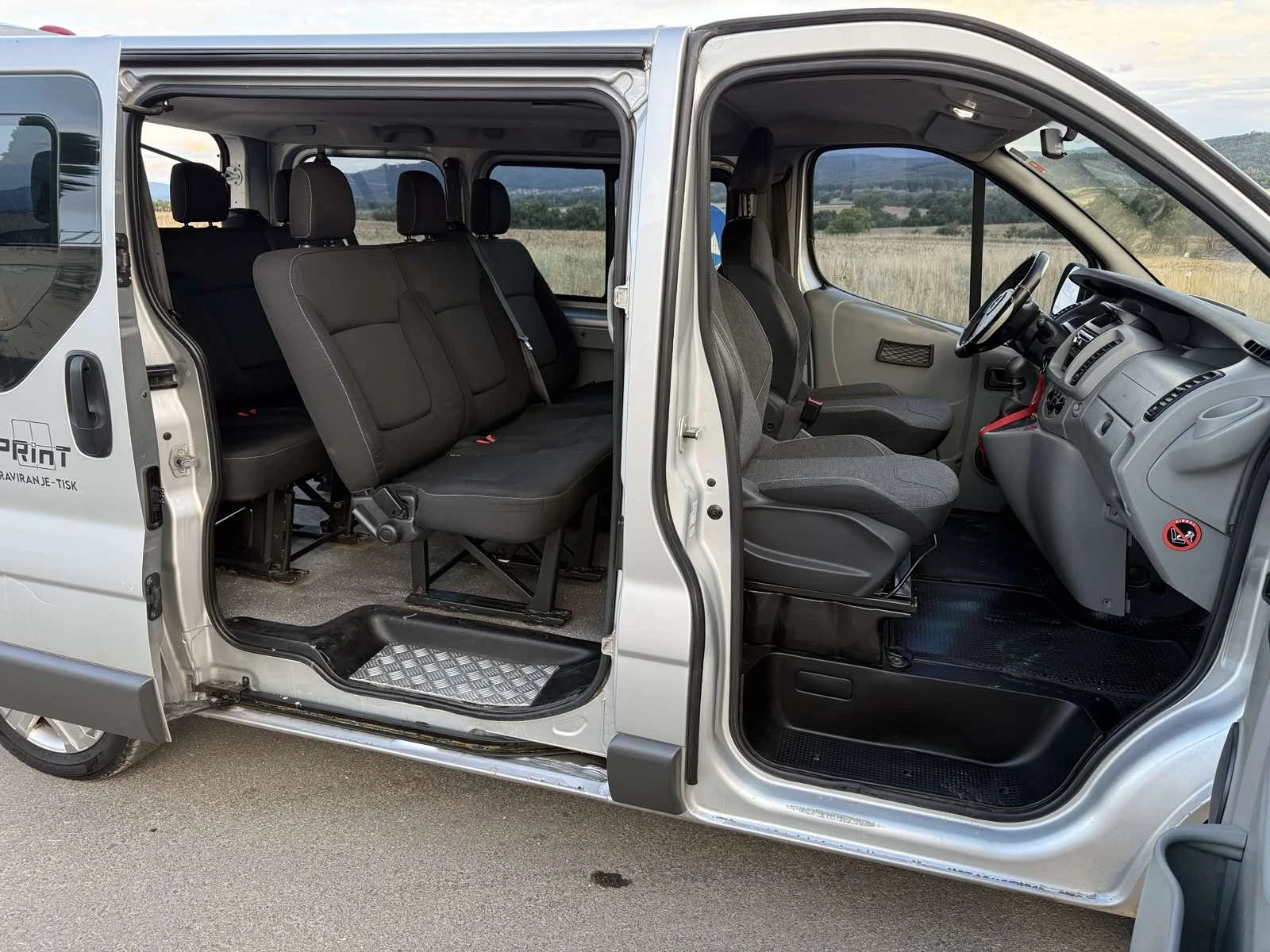 Opel Vivaro 1.9CDTI, снимка 9 - Бусове и автобуси - 55226412
