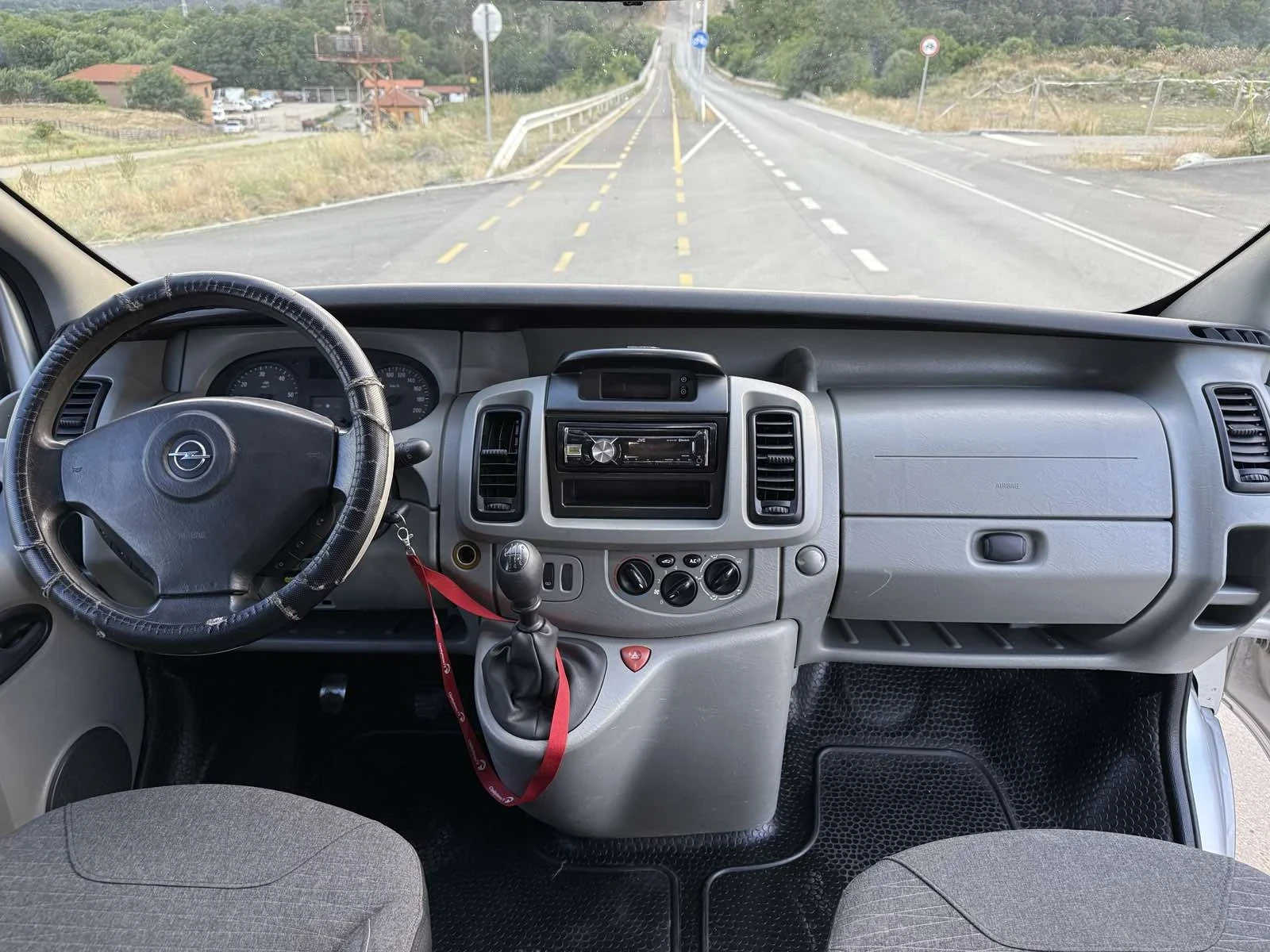 Opel Vivaro 1.9CDTI, снимка 10 - Бусове и автобуси - 55226412