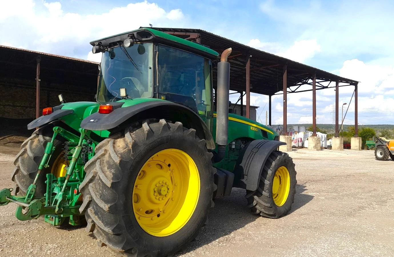 Трактор John Deere 8330 - изображение 4