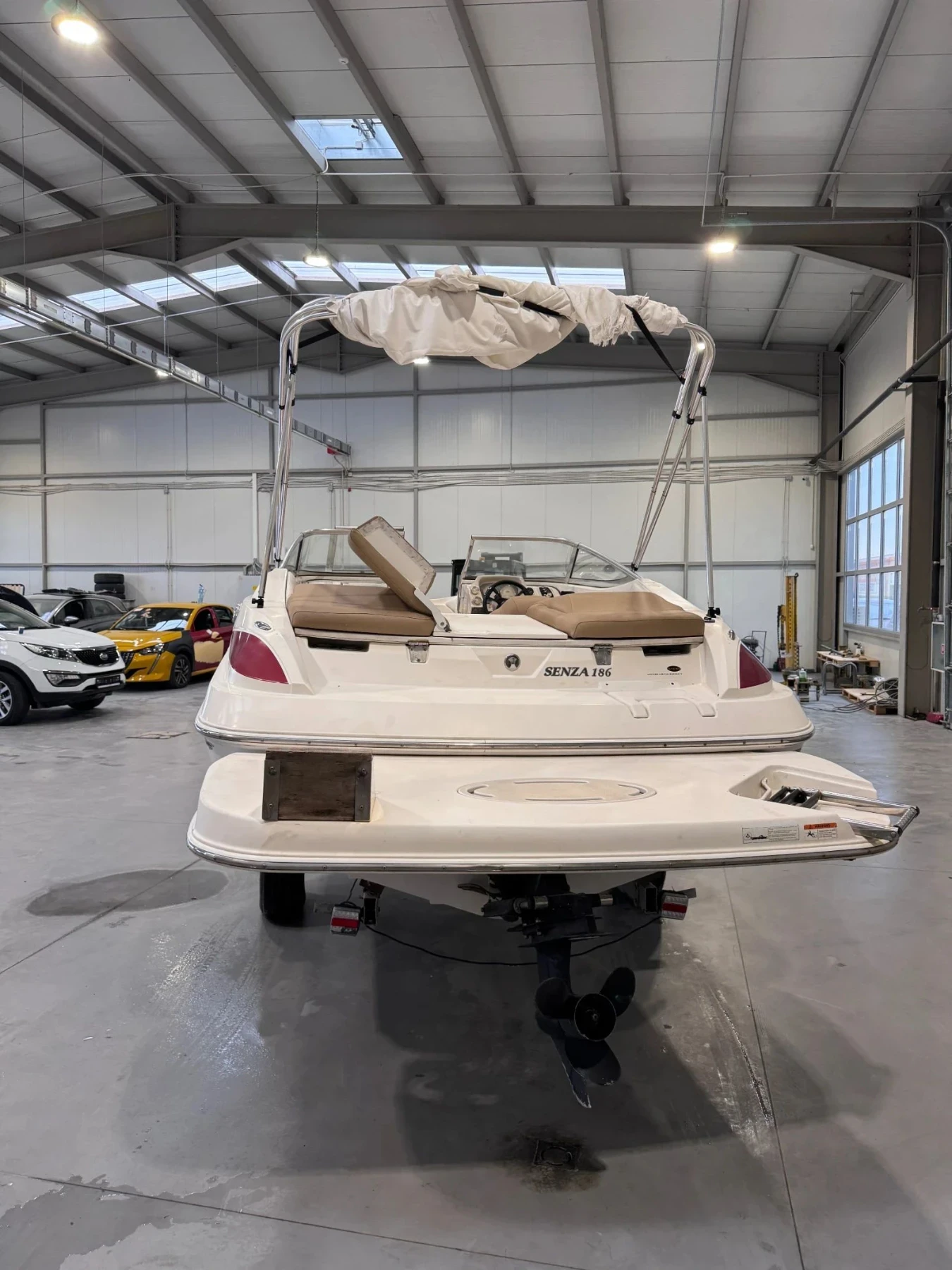 Моторна яхта Larson Ns1610, снимка 5 - Воден транспорт - 55914132