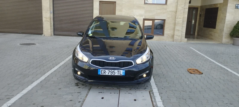 Kia Ceed 1.6, снимка 8 - Автомобили и джипове - 47509641