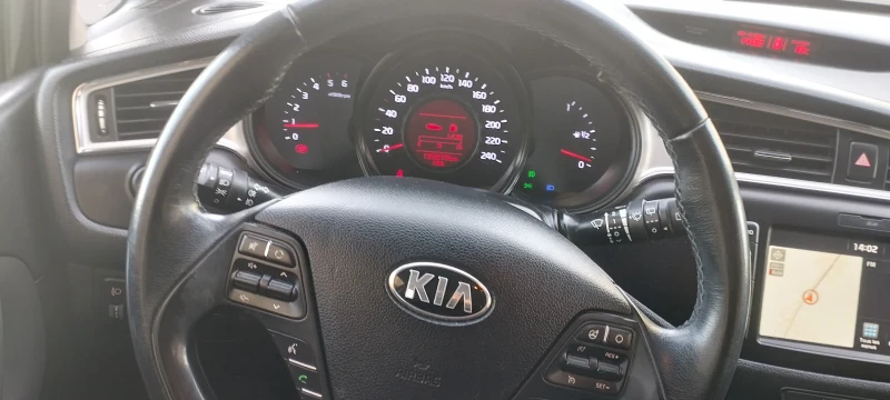 Kia Ceed 1.6, снимка 10 - Автомобили и джипове - 47509641