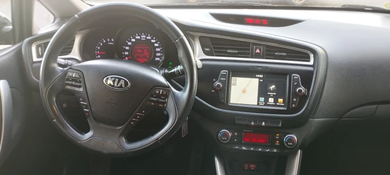 Kia Ceed 1.6, снимка 9 - Автомобили и джипове - 47509641