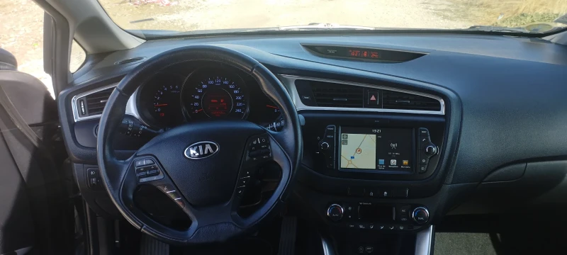 Kia Ceed 1.6, снимка 16 - Автомобили и джипове - 47509641