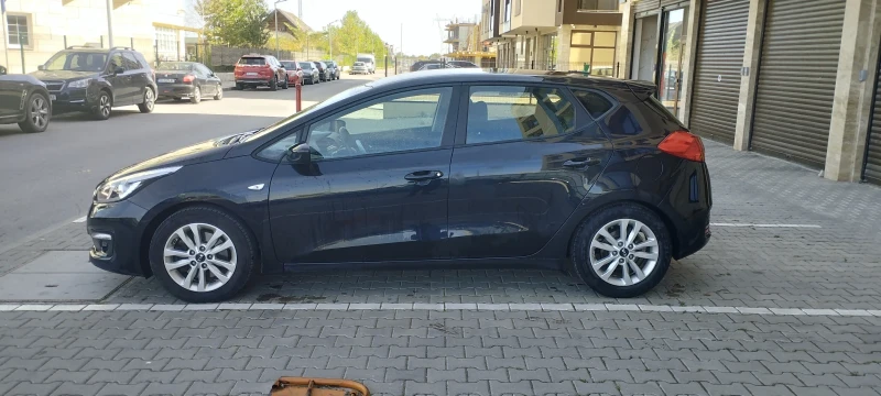 Kia Ceed 1.6, снимка 2 - Автомобили и джипове - 47509641