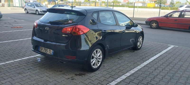 Kia Ceed 1.6, снимка 5 - Автомобили и джипове - 47509641