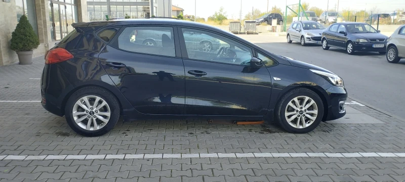 Kia Ceed 1.6, снимка 6 - Автомобили и джипове - 47509641