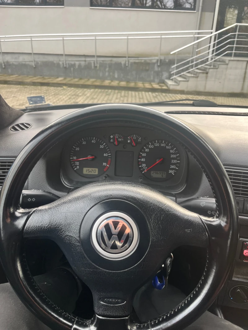 VW Golf R32, снимка 12 - Автомобили и джипове - 48589357