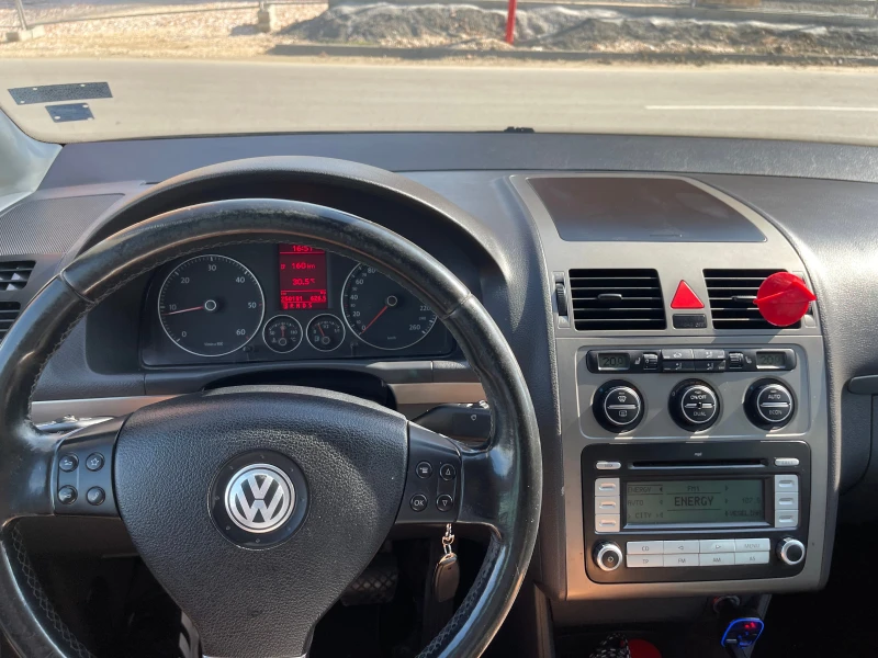 VW Touran, снимка 15 - Автомобили и джипове - 49454629