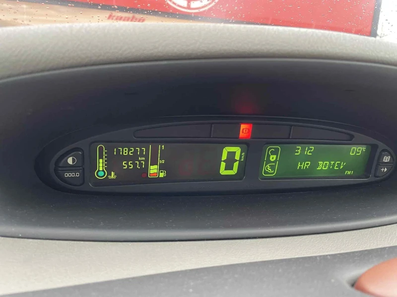 Citroen Xsara picasso, снимка 8 - Автомобили и джипове - 52584934