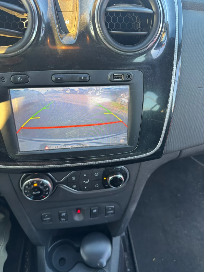 Dacia Sandero, снимка 12 - Автомобили и джипове - 52930425