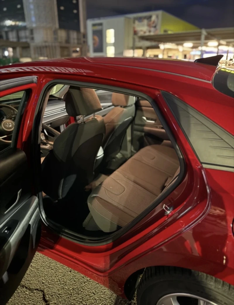 Hyundai Elantra 2023 2.0 бензин 8 скорости автомат , снимка 10 - Автомобили и джипове - 53434432