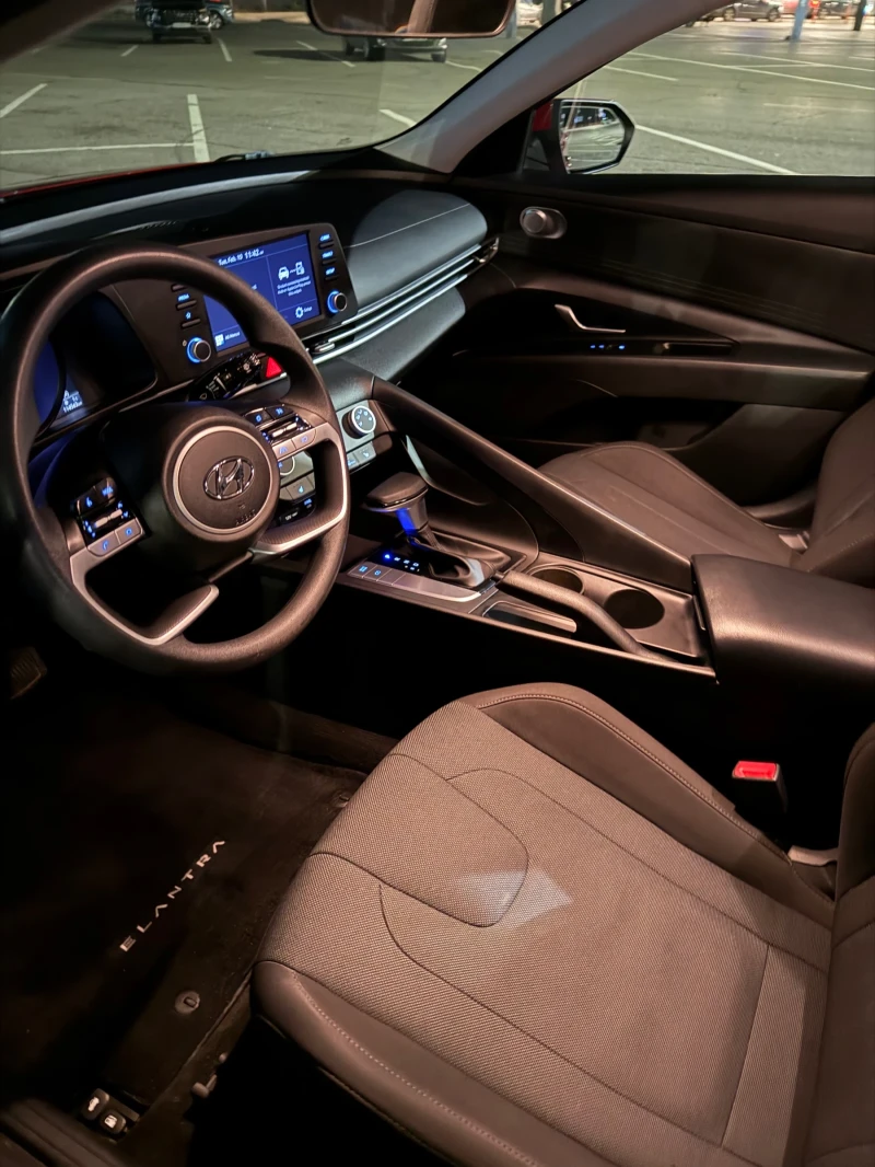 Hyundai Elantra 2.0, снимка 12 - Автомобили и джипове - 53434432