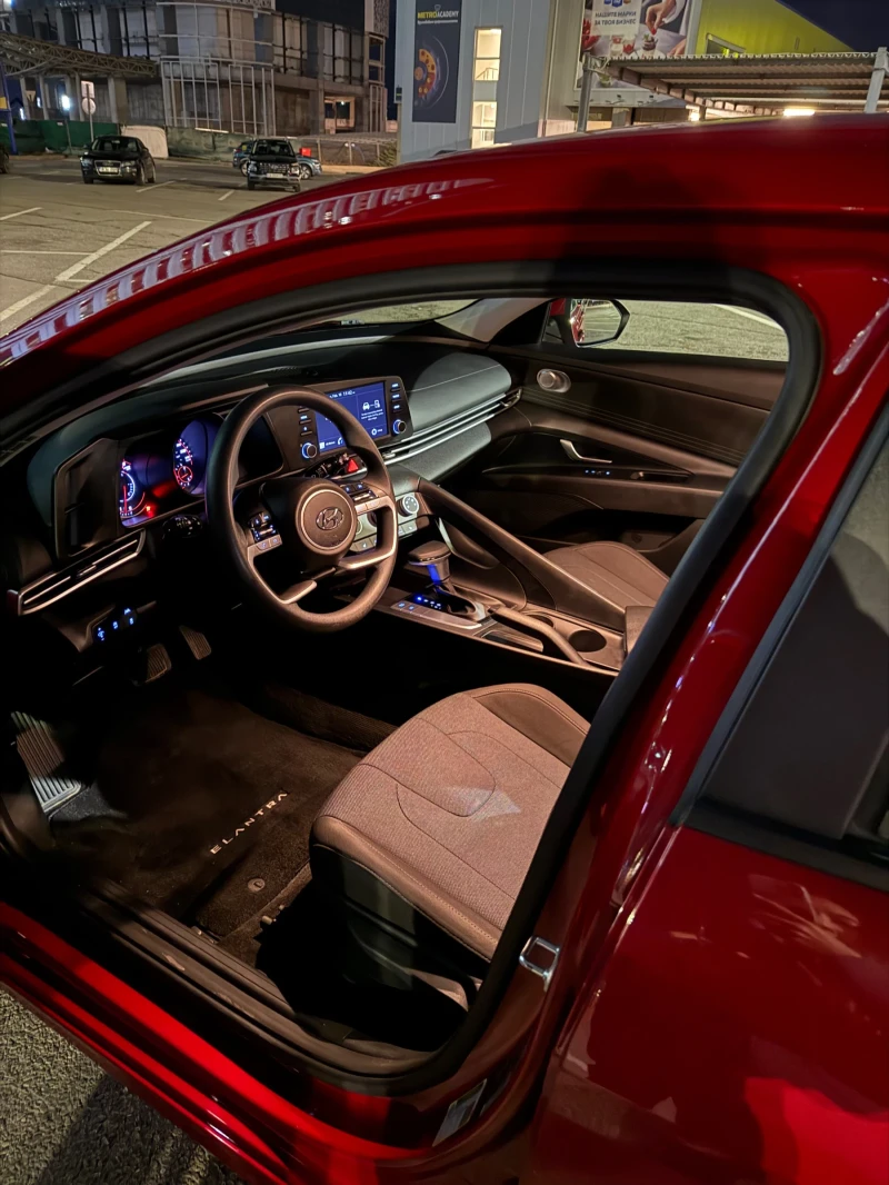 Hyundai Elantra 2.0, снимка 8 - Автомобили и джипове - 53434432