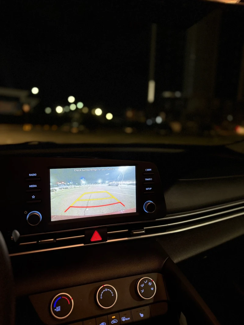 Hyundai Elantra 2.0, снимка 13 - Автомобили и джипове - 53434432