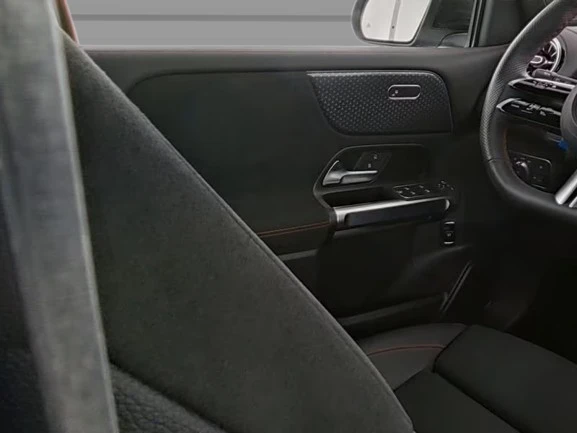 Mercedes-Benz EQB 300 4Matic = AMG Line = Advanced Гаранция - изображение 3