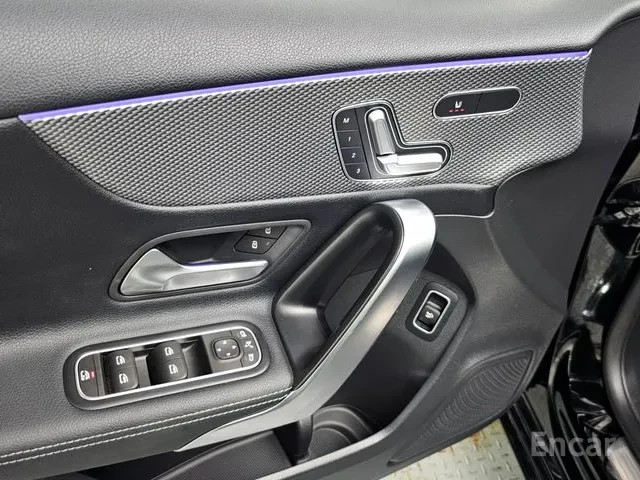 Mercedes-Benz A 220 Sedan, снимка 13 - Автомобили и джипове - 55682330