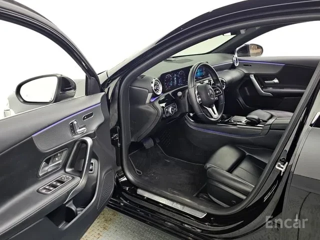 Mercedes-Benz A 220 Sedan, снимка 7 - Автомобили и джипове - 55682330