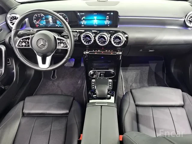 Mercedes-Benz A 220 Sedan, снимка 4 - Автомобили и джипове - 55682330