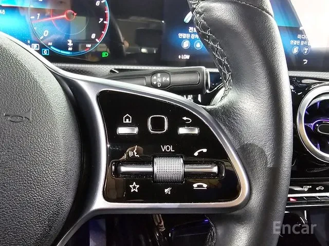 Mercedes-Benz A 220 Sedan, снимка 11 - Автомобили и джипове - 55682330