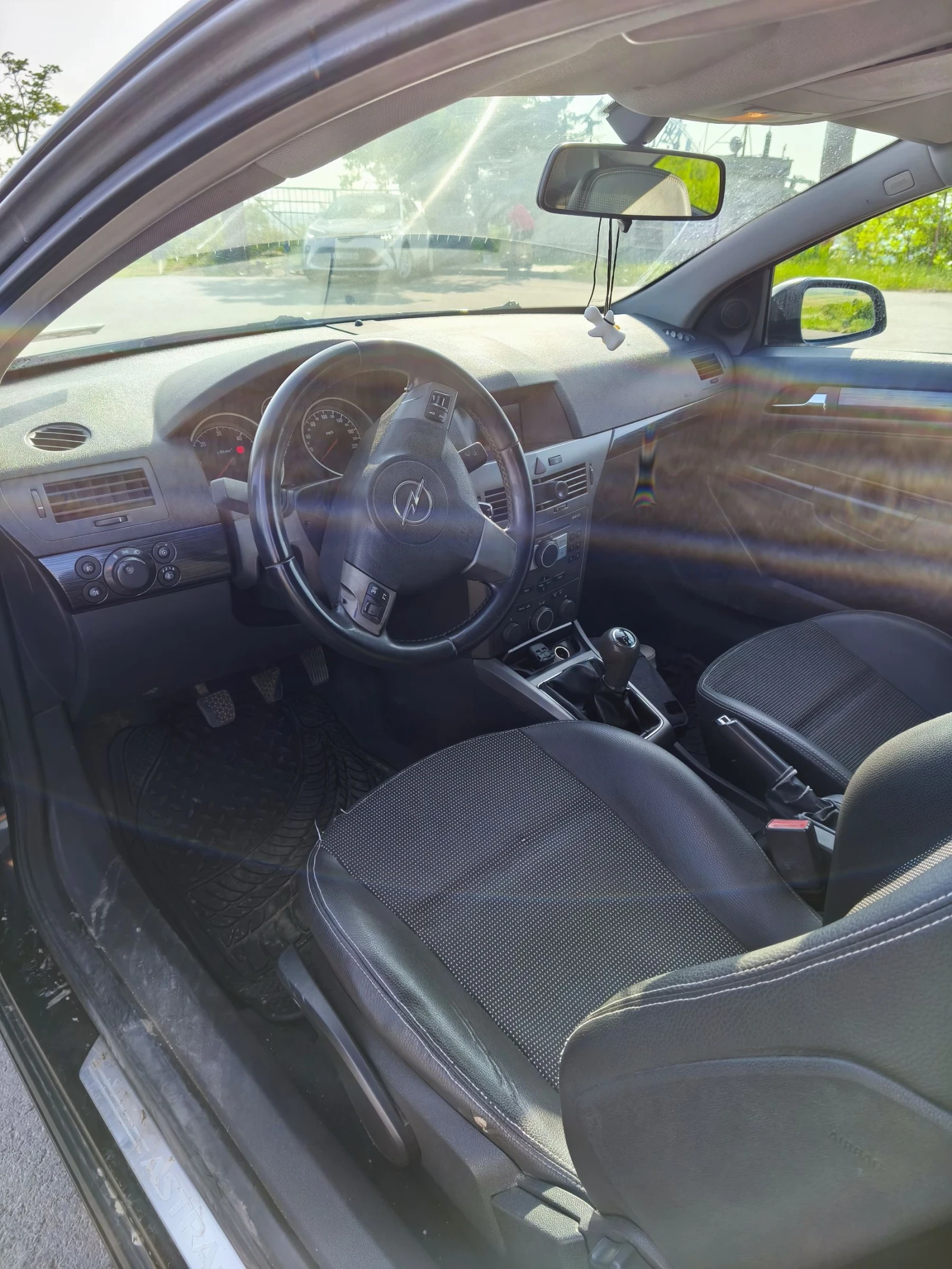 Opel Astra GTC - изображение 10