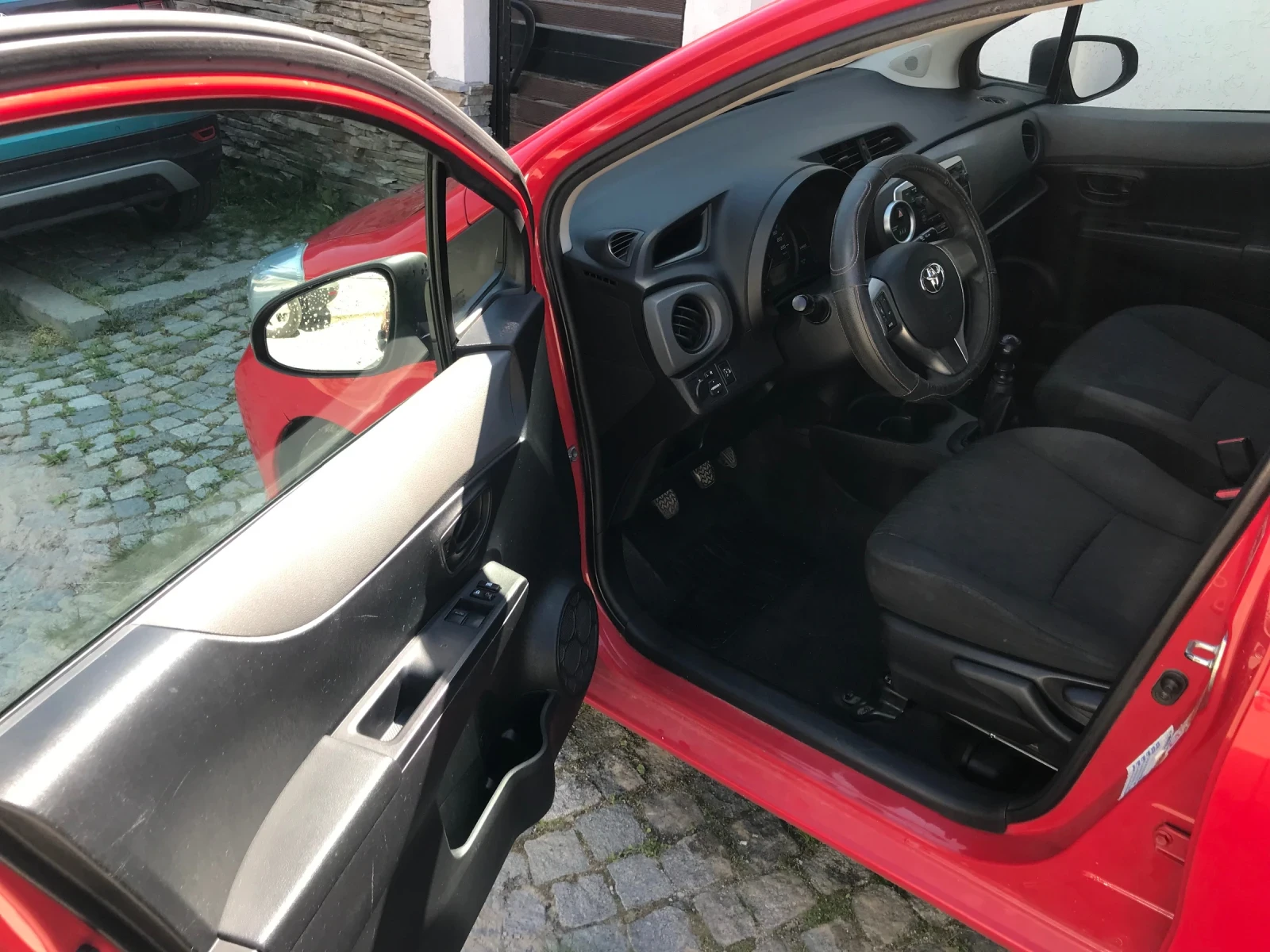 Toyota Yaris 1.3 - изображение 5