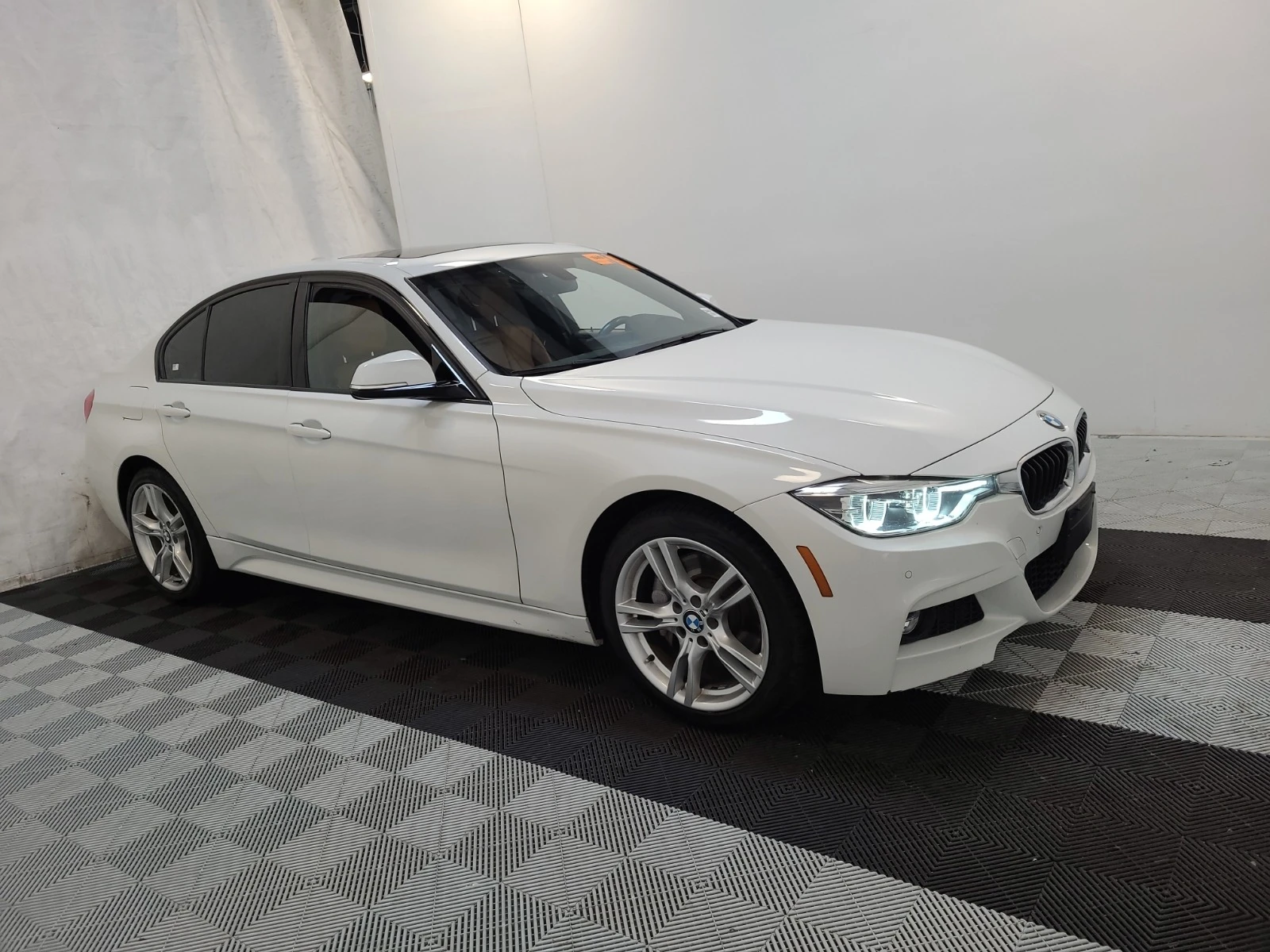 BMW 330 I xDrive* ЦЕНА ДО БЪЛГАРИЯ* (CARFAX) - изображение 2