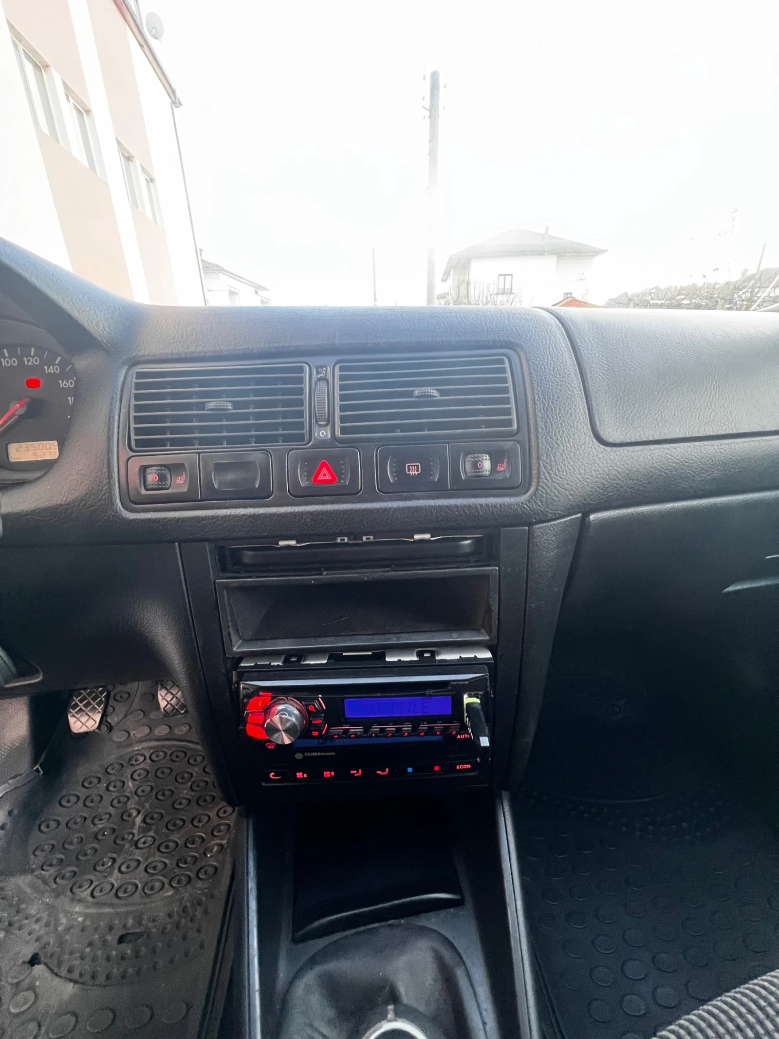 VW Golf Продавам VW Golf 4 1.9 TDI 110 к.с.  - изображение 10