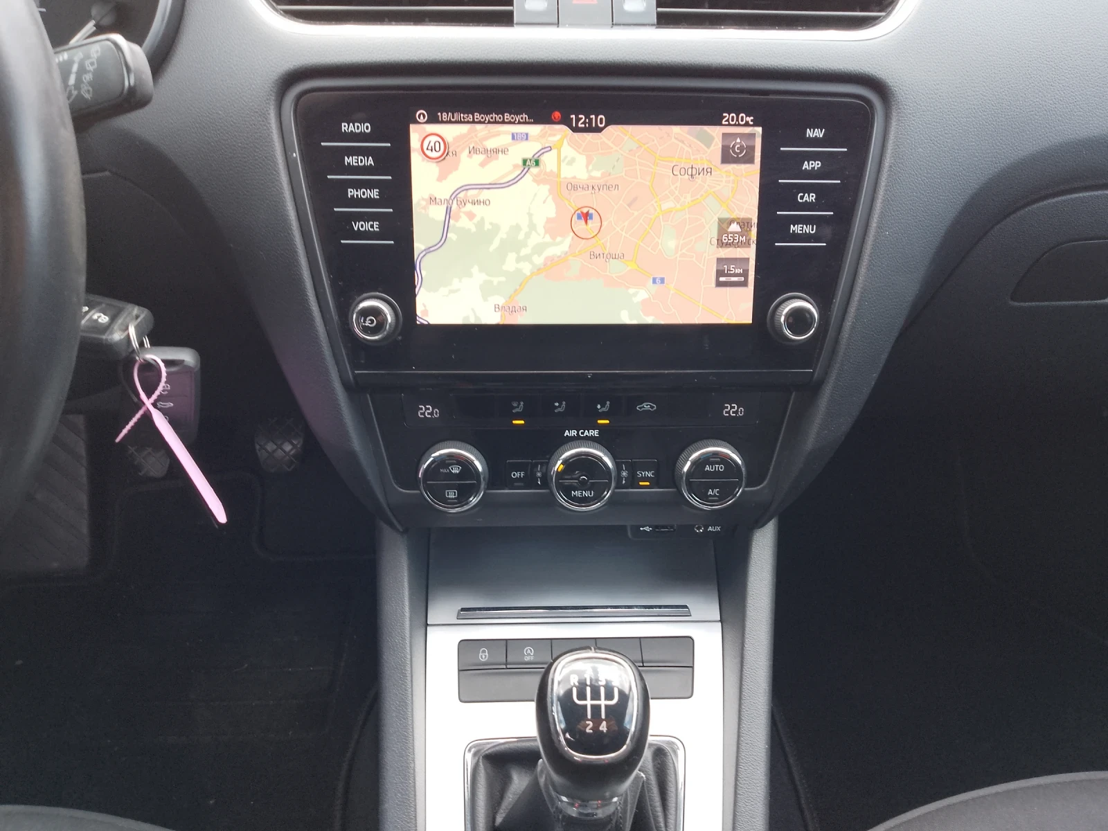 Skoda Octavia 1.6 TDI/FACELIFT/БЯЛА ПЕРЛА, снимка 13 - Автомобили и джипове - 53984068