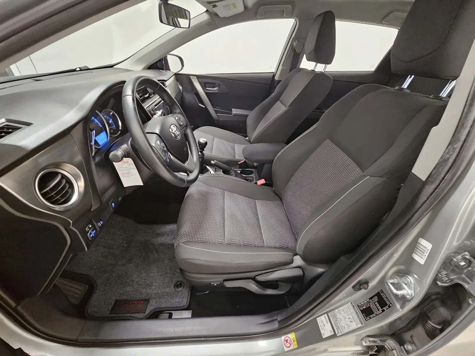 Toyota Auris 1.6 VALVEMATIC 132 PS 8уми с джанти 105477 км, снимка 10 - Автомобили и джипове - 53992809