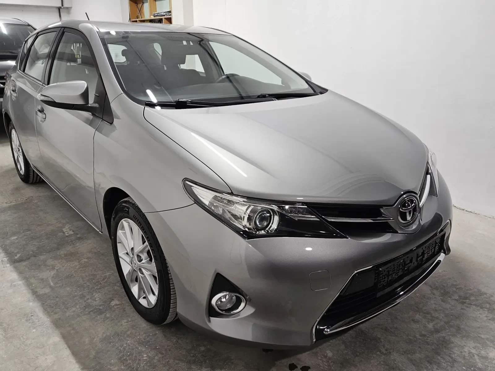 Toyota Auris 1.6 VALVEMATIC 132 PS 8уми с джанти 105477 км, снимка 3 - Автомобили и джипове - 53992809