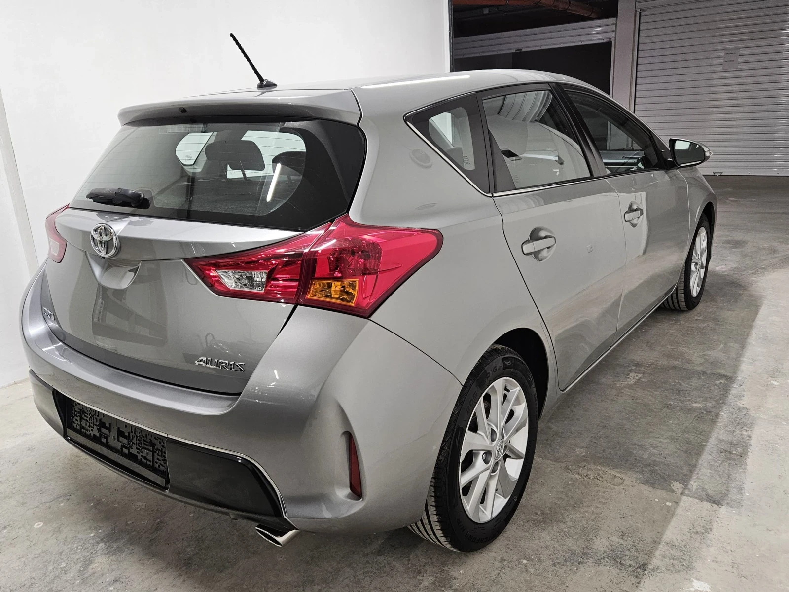 Toyota Auris 1.6 VALVEMATIC 132 PS 8уми с джанти 105477 км, снимка 4 - Автомобили и джипове - 53992809