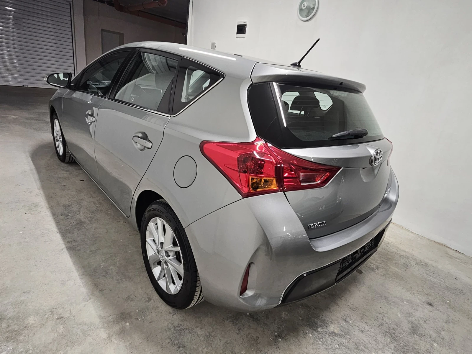 Toyota Auris 1.6 VALVEMATIC 132 PS 8уми с джанти 105477 км, снимка 6 - Автомобили и джипове - 53992809