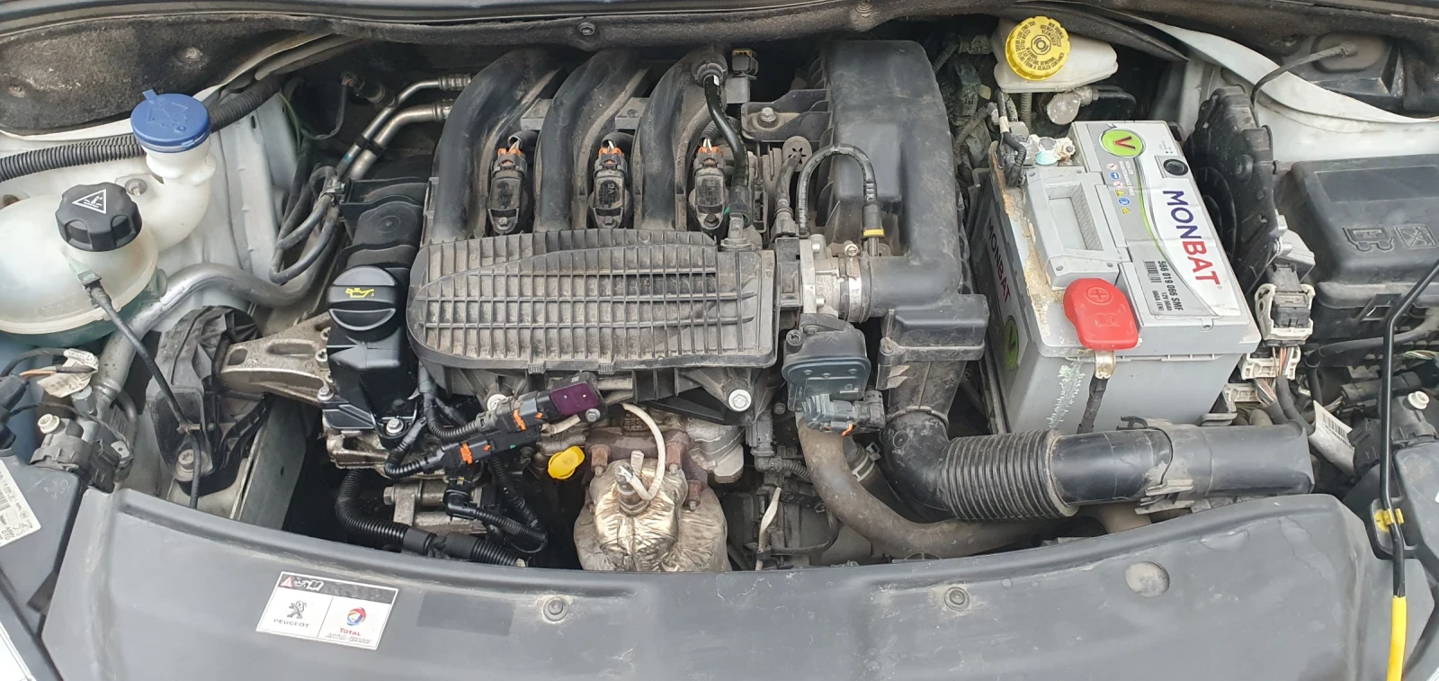 Peugeot 208, снимка 12 - Автомобили и джипове - 54096625