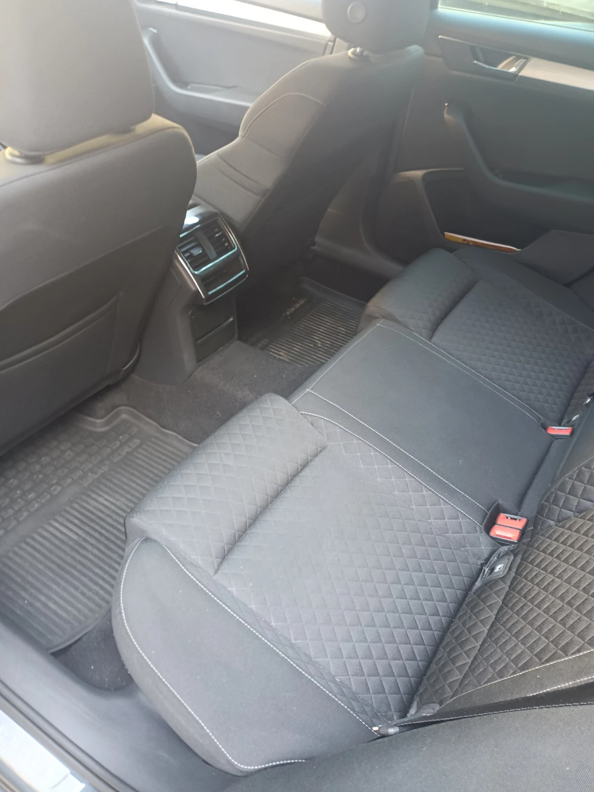 Skoda Superb, снимка 9 - Автомобили и джипове - 54389878