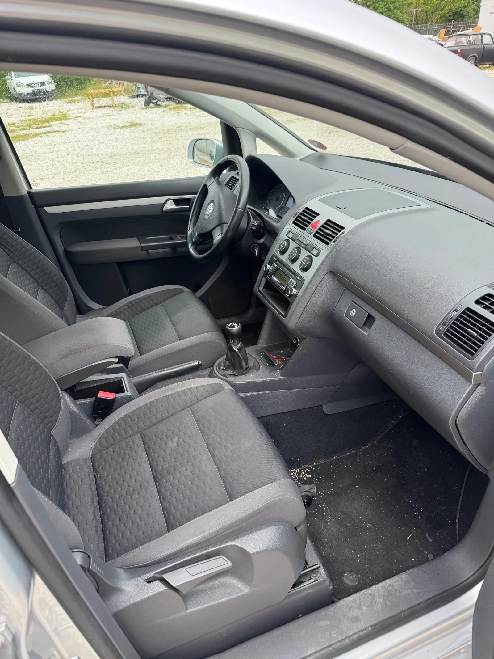 VW Touran 2.0 тди 8 клапана, снимка 9 - Автомобили и джипове - 54466999