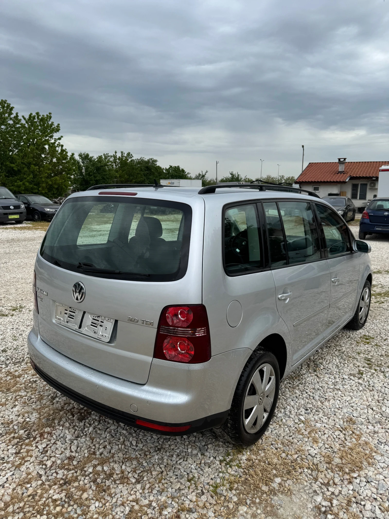 VW Touran 2.0 тди 8 клапана, снимка 3 - Автомобили и джипове - 54466999