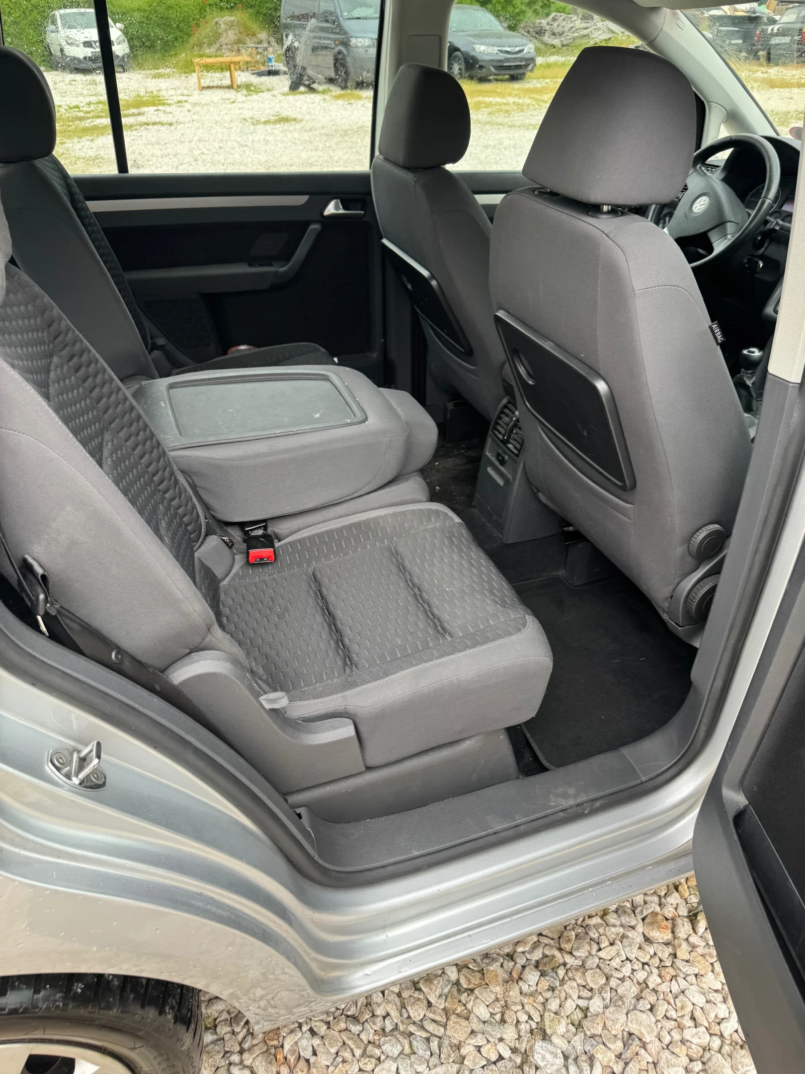 VW Touran 2.0 тди 8 клапана, снимка 8 - Автомобили и джипове - 54466999