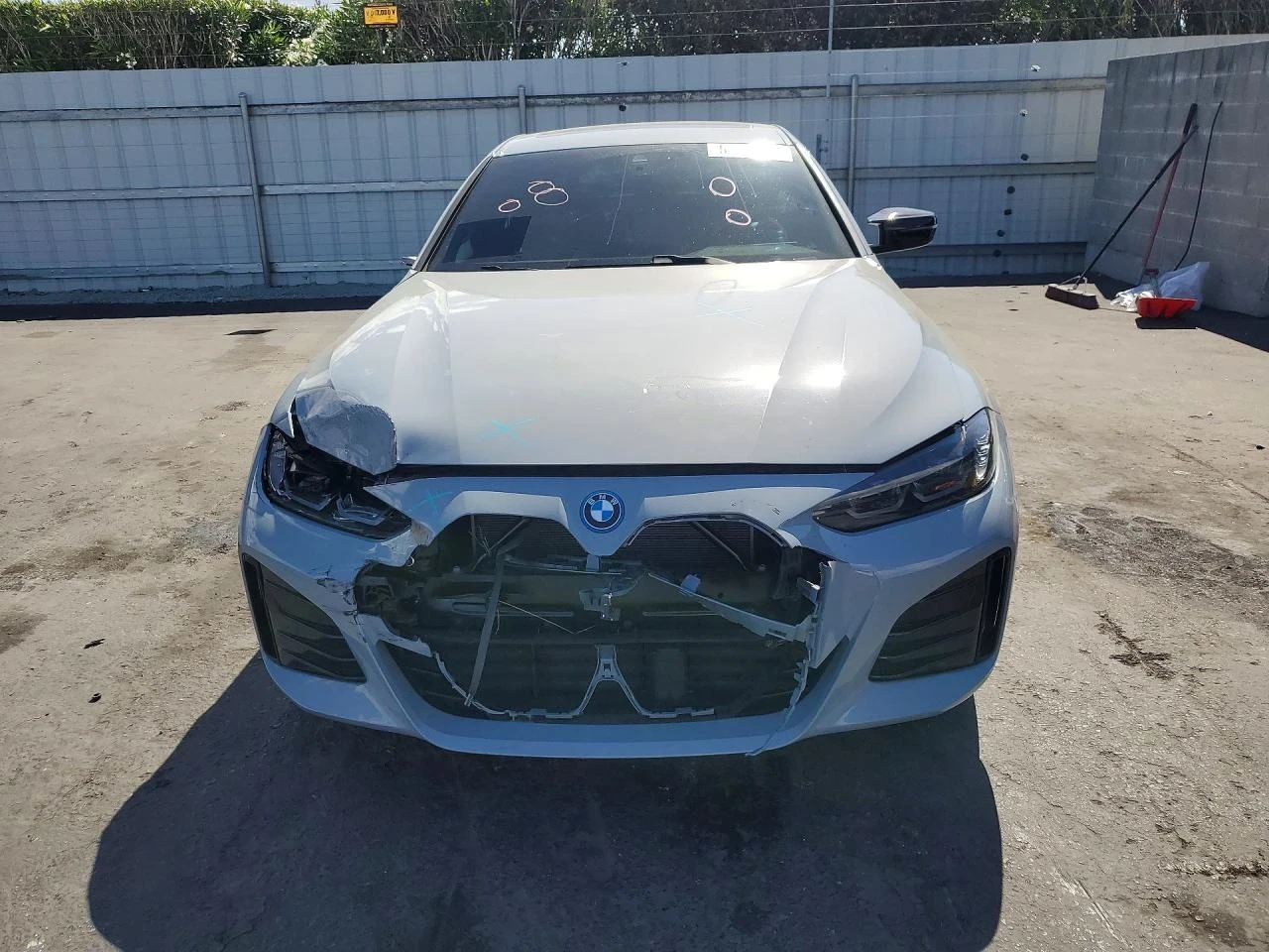 BMW i4 M50 | HEAD-UP | 360 КАМЕРА | HARMAN/KARDON | , снимка 2 - Автомобили и джипове - 55122042