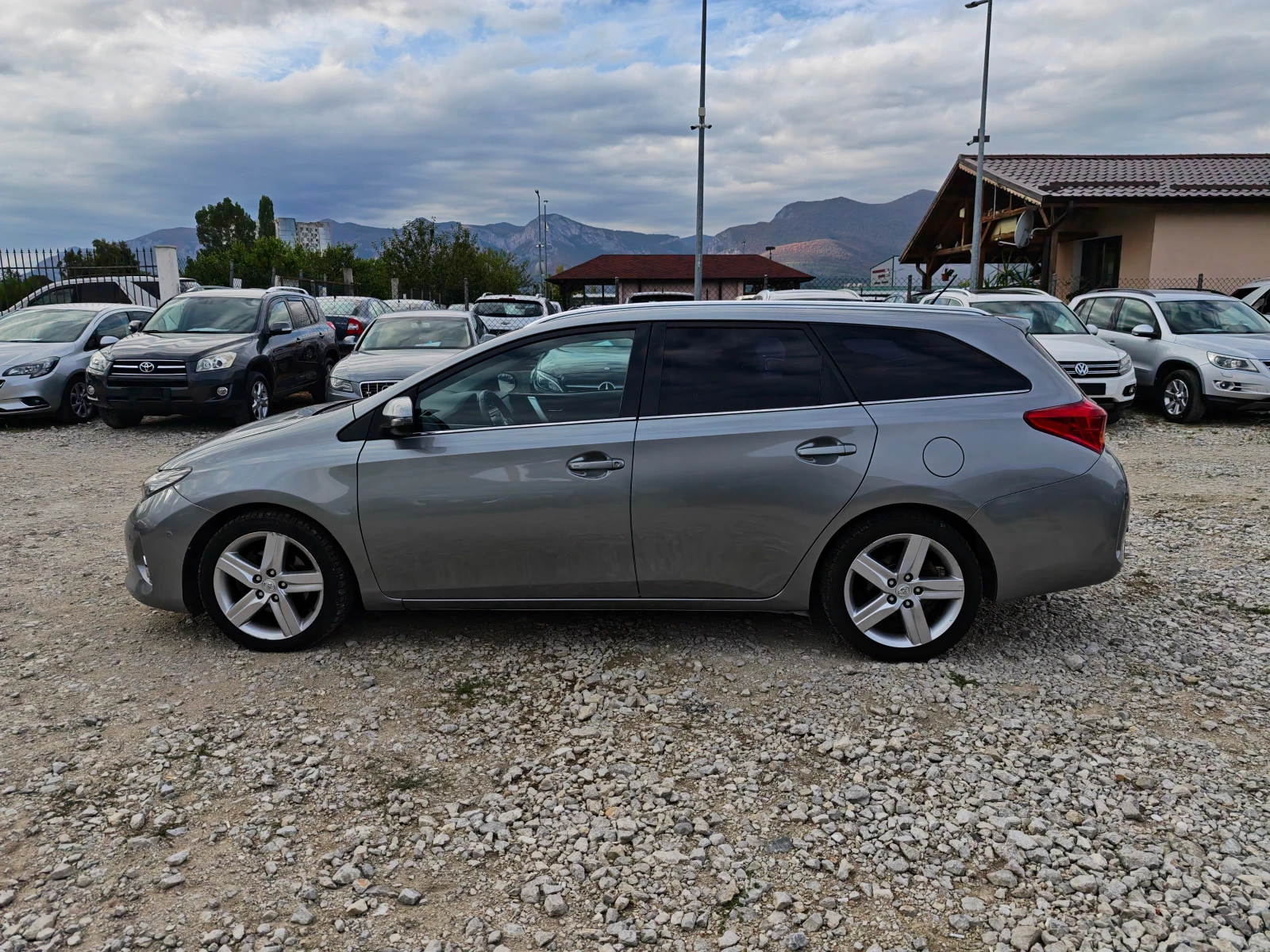 Toyota Auris 2.0D4D Full, снимка 9 - Автомобили и джипове - 56282333