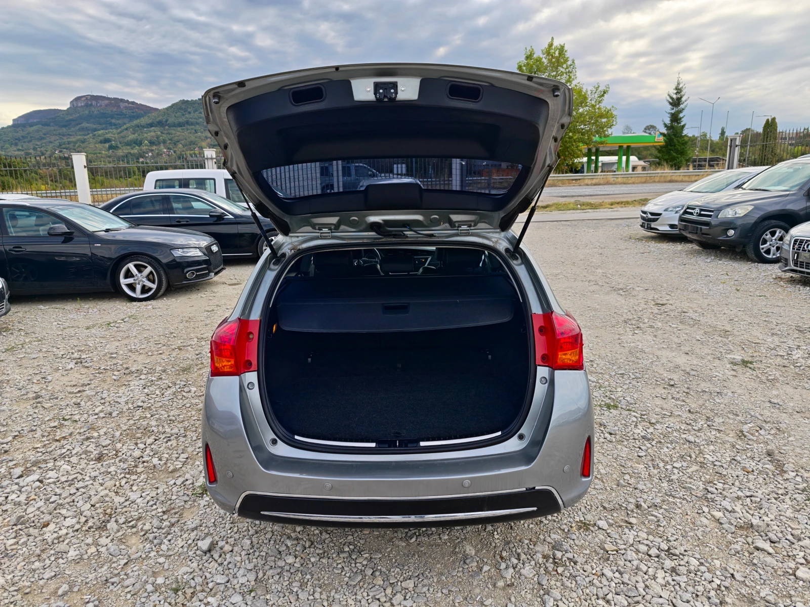 Toyota Auris 2.0D4D Full, снимка 7 - Автомобили и джипове - 56282333