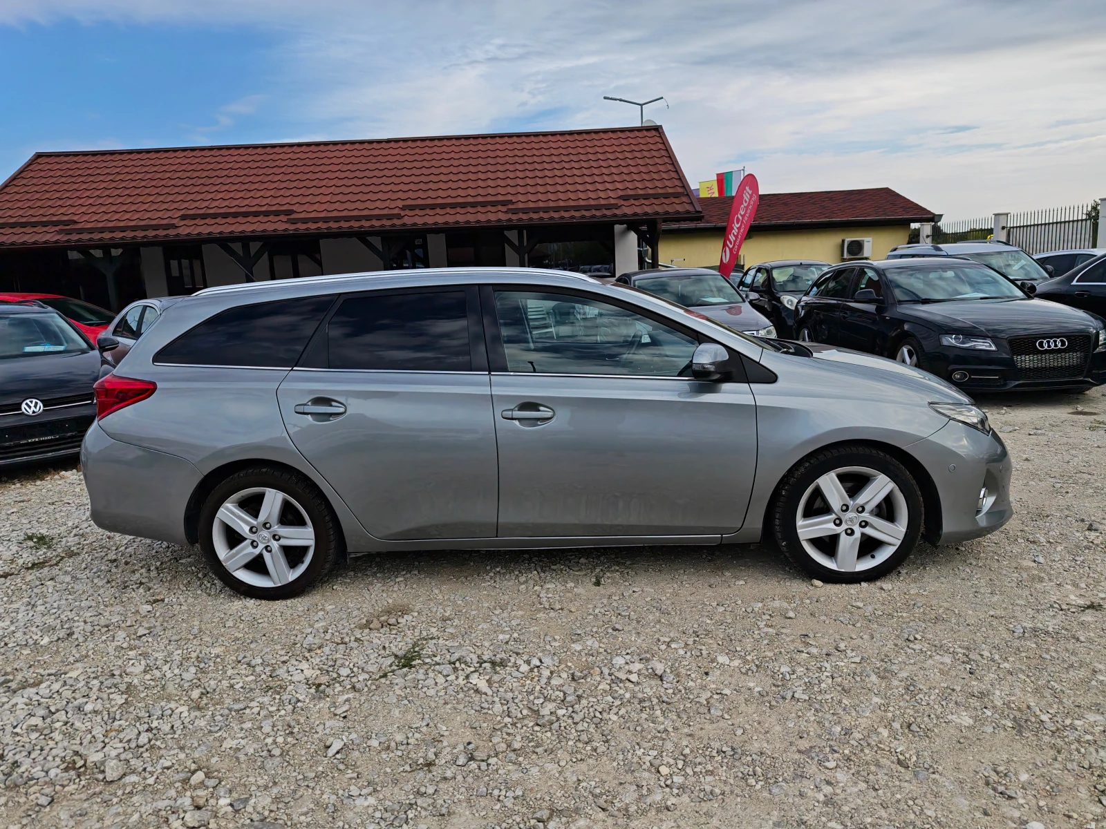 Toyota Auris 2.0D4D Full, снимка 4 - Автомобили и джипове - 56282333