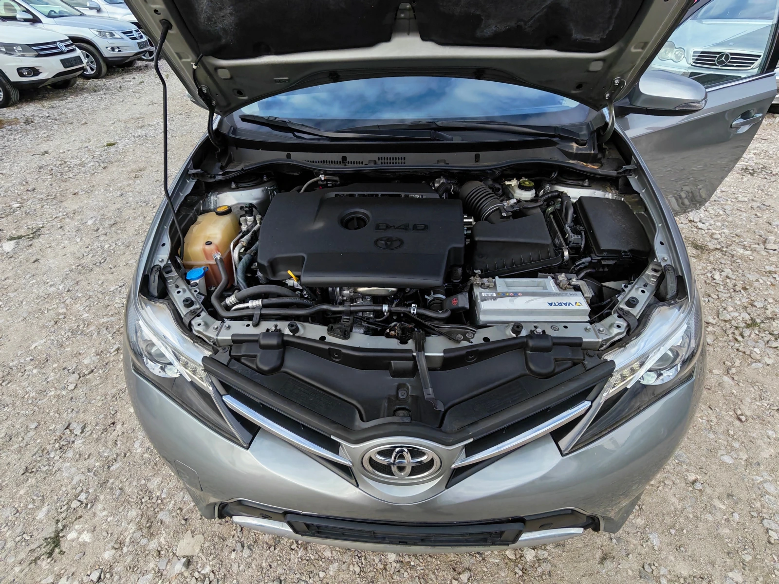 Toyota Auris 2.0D4D Full, снимка 15 - Автомобили и джипове - 56282333