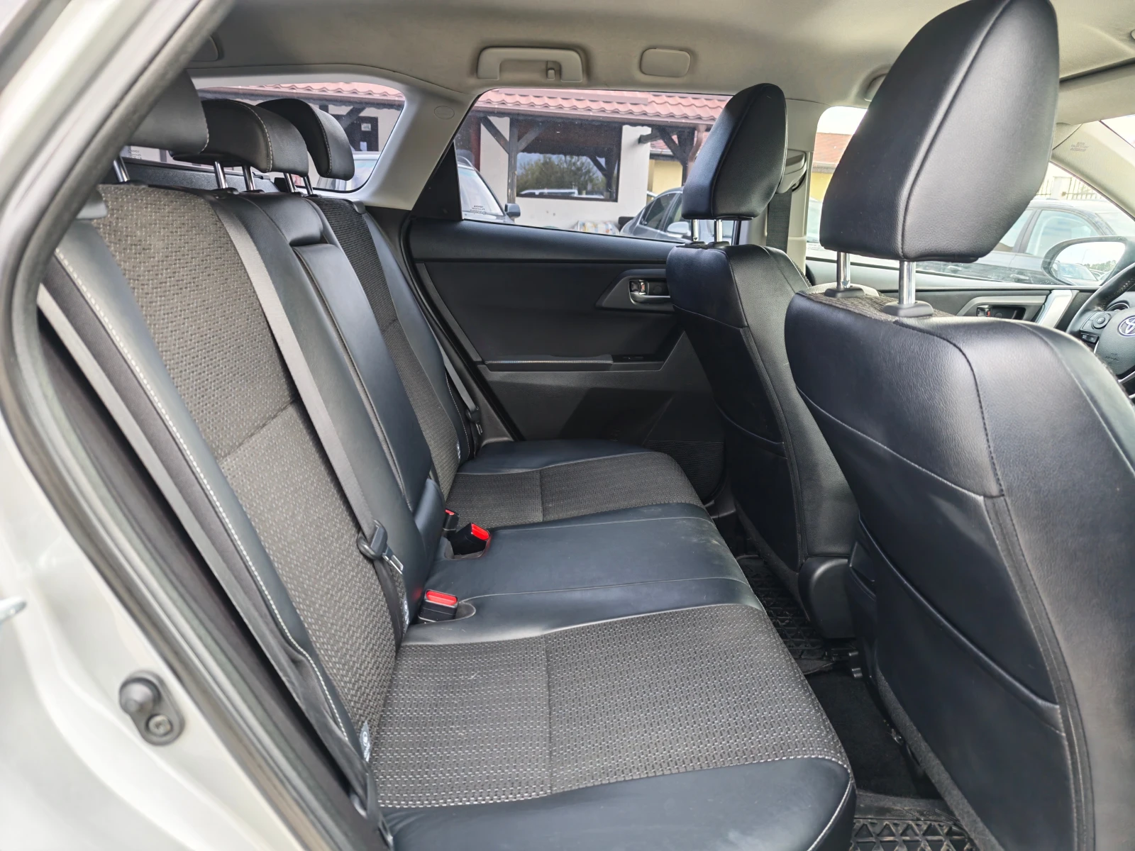 Toyota Auris 2.0D4D Full, снимка 13 - Автомобили и джипове - 56282333
