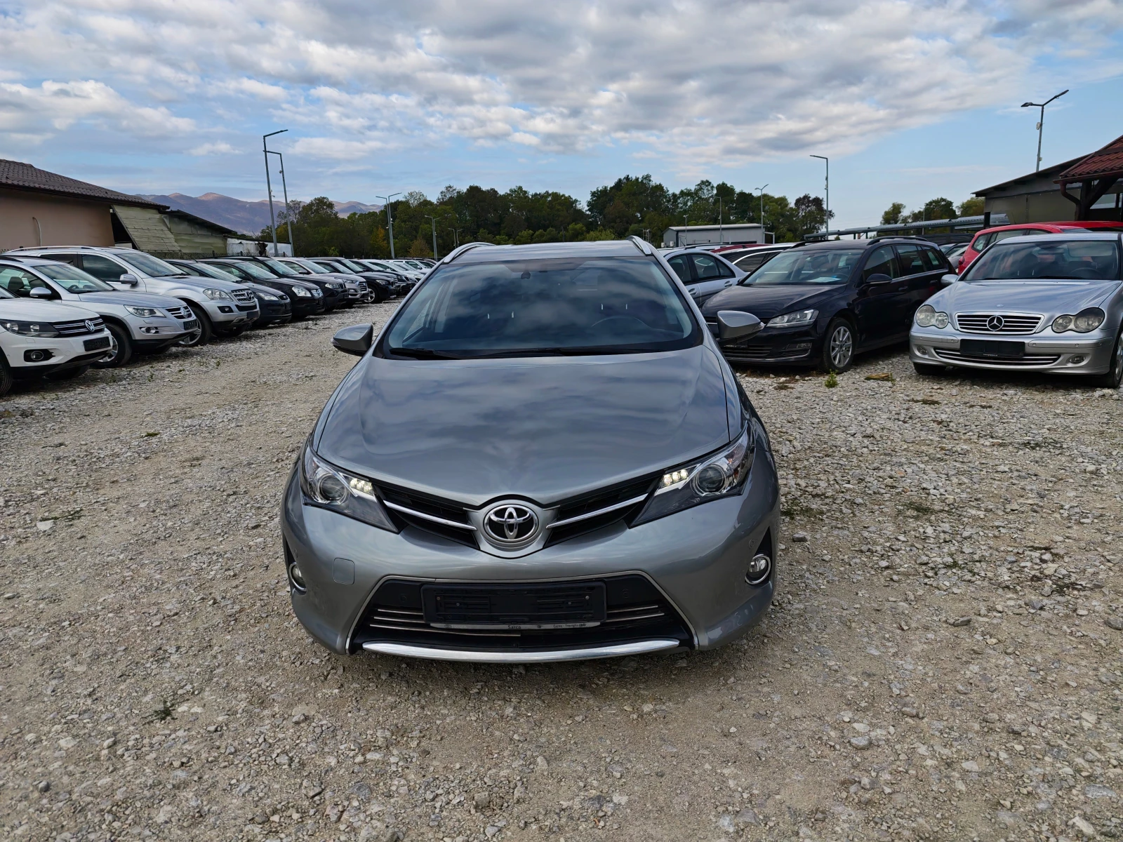 Toyota Auris 2.0D4D Full, снимка 2 - Автомобили и джипове - 56282333